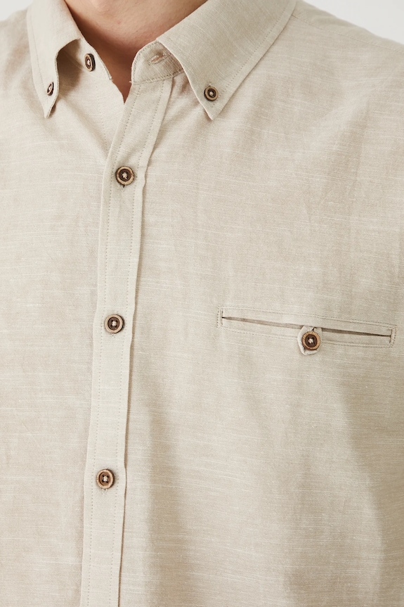 Lněná košile pánská s límcem button-down béžová barva RS25-KDM050 béžová