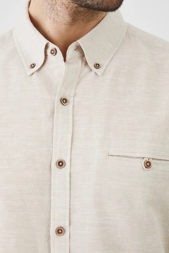 Lněná košile pánská s límcem button-down béžová barva RS25-KDM050