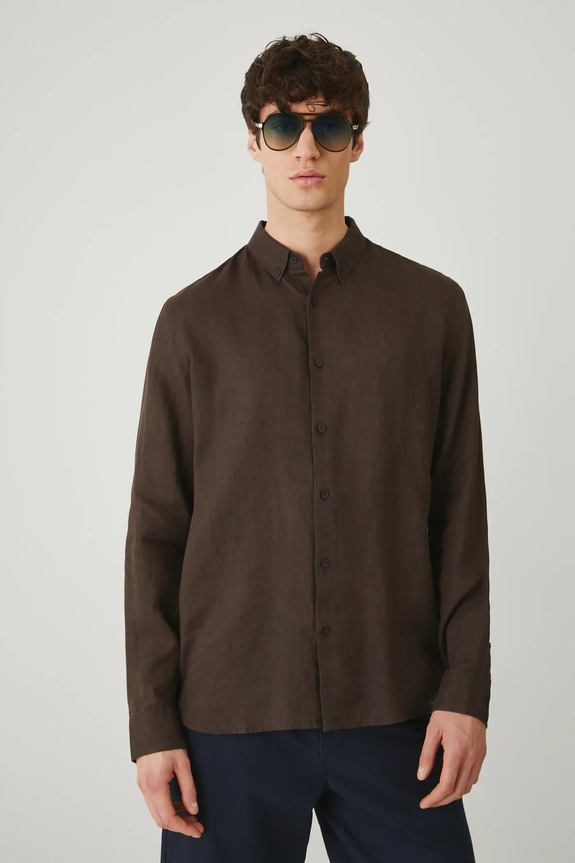 Koszula lniana męska z kołnierzykiem button-down kolor brązowy długi brązowy RS25-KDM071
