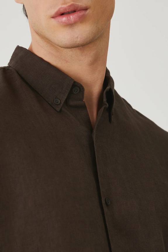 Koszula lniana męska z kołnierzykiem button-down kolor brązowy RS25-KDM071 brązowy