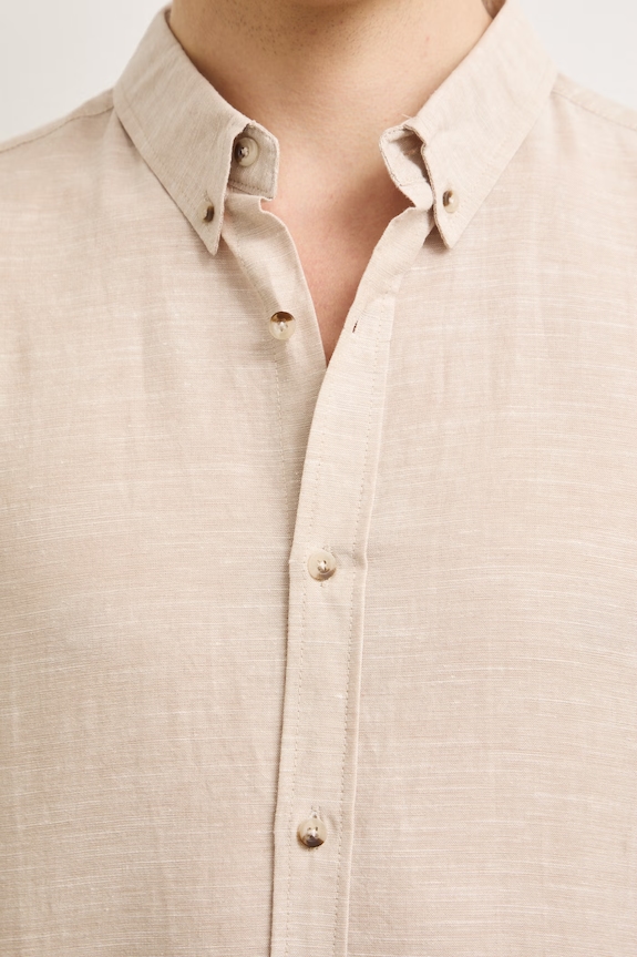 Koszula lniana męska z kołnierzykiem button-down kolor beżowy RS25-KKM070 beżowy