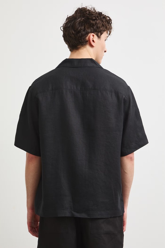 Oblečenie Ľanová košeľa s rezortným golierom čierna farba RS25-KKM090 čierna