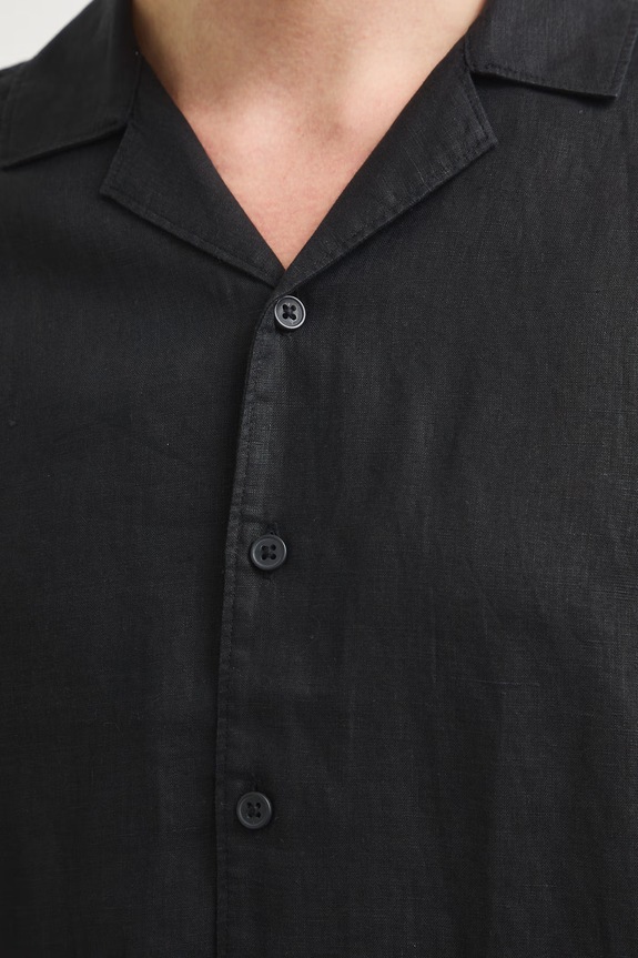 Ľanová košeľa s rezortným golierom čierna farba RS25-KKM090 čierna
