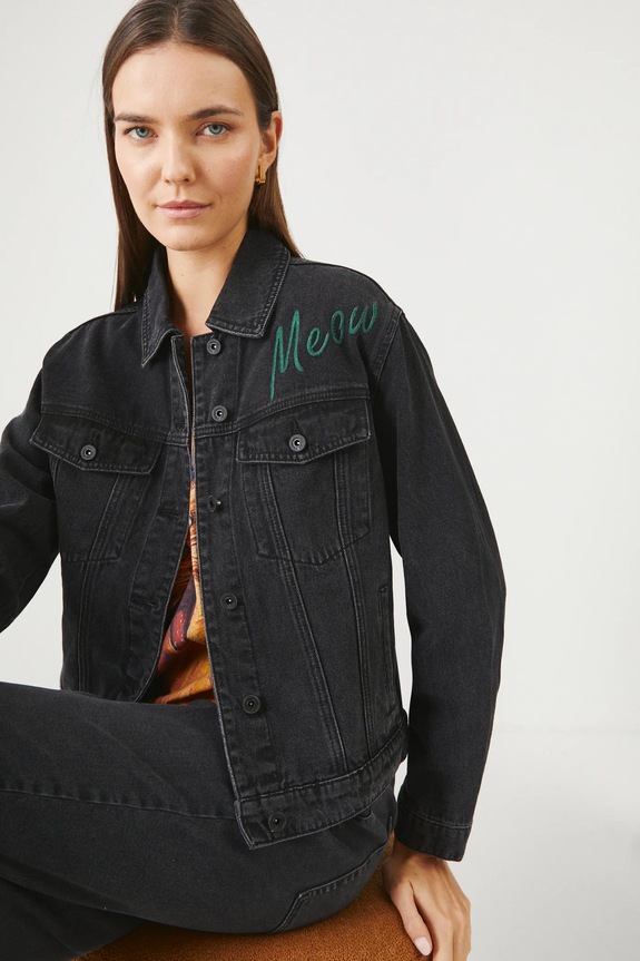 Bavlněná džínová bunda dámská z kolekce pro milovníky koček černá barva bez kapuce černá RS25.KUD350