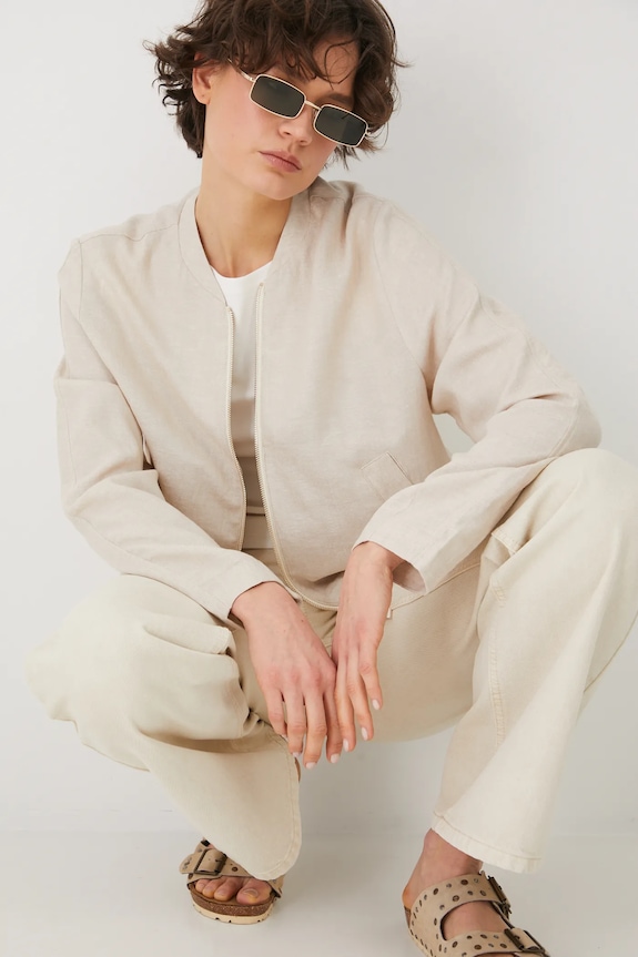 Kurtka z lnem damska gładka kolor beżowy nieocieplane beżowy RS25-KUD701