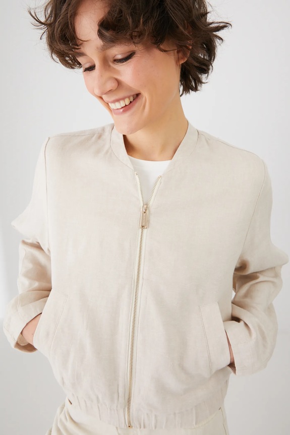 Kurtka z lnem damska gładka kolor beżowy beżowy RS25-KUD701