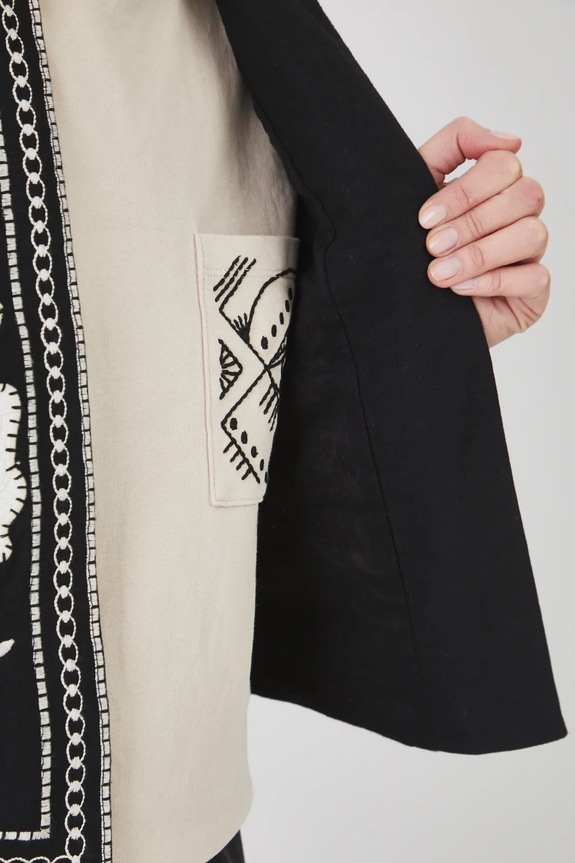 Kamizelka bawełniana damska z ozdobnym haftem kolor czarny RS25.KZD600