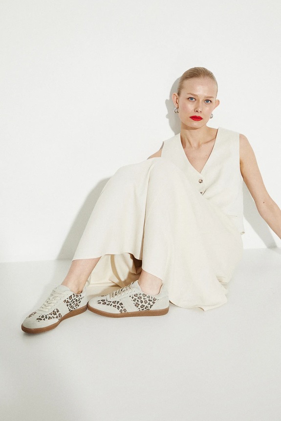 Trampki zamszowe damskie z elastyczną podeszwą kolor beżowy płaska beżowy RS25-OBD300