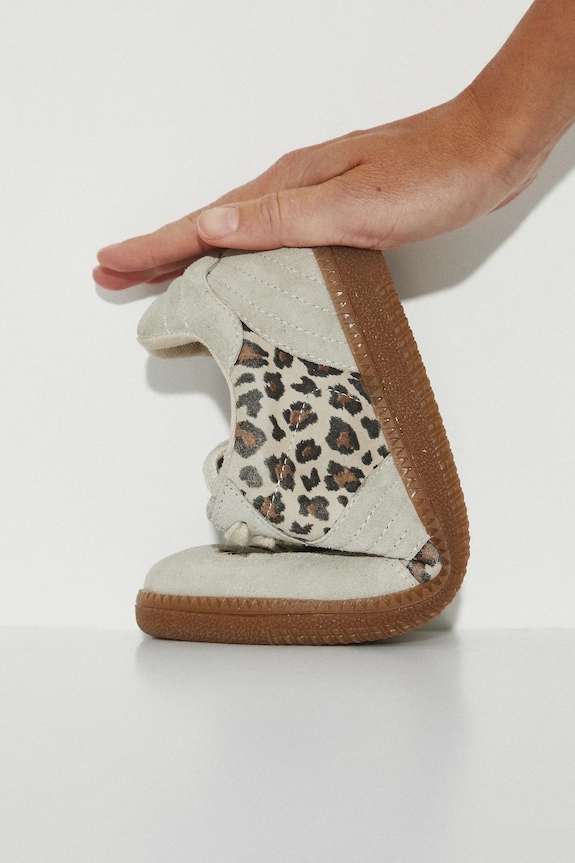 Trampki zamszowe damskie z elastyczną podeszwą kolor beżowy RS25-OBD300