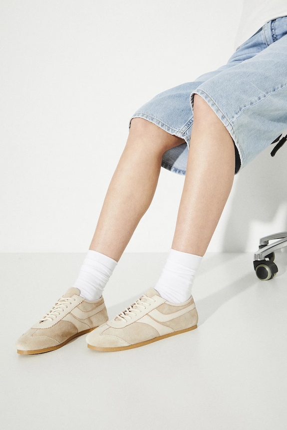 Sneakersy zamszowe damskie z elastyczną podeszwą kolor beżowy RS25-OBD504