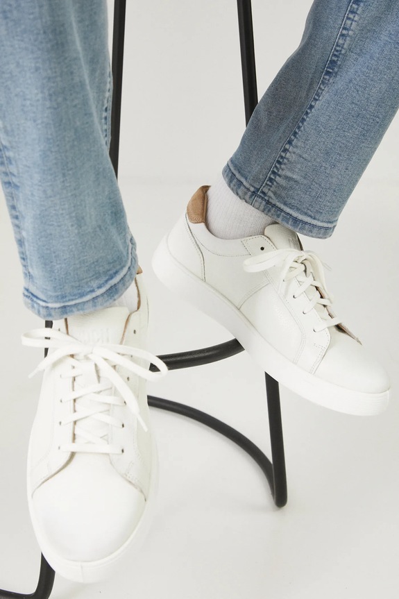 Kožené sneakers boty s pružnou podrážkou bílá barva nízký bílá RS25-OBM304