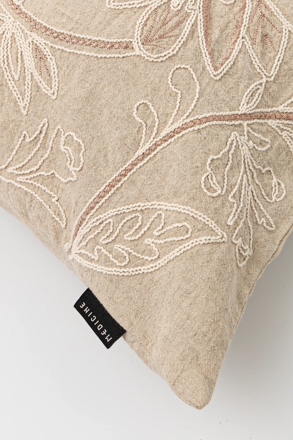 Poszewka na poduszkę z lnem z ozdobną aplikacją 45 x 45 cm kolor beżowy RS25-PSU905 beżowy RS25