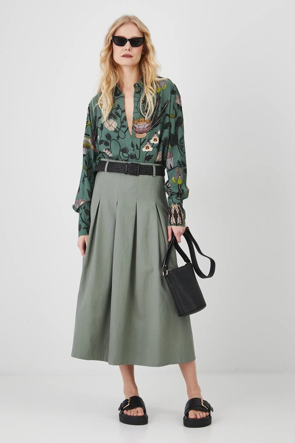 Sukňa dámska maxi s opaskom hladká zelená farba zelená RS25-SDD601