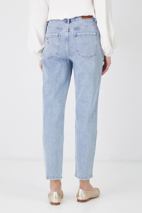 Odzież Jeansy damskie mom fit z ozdobnym haftem kolor niebieski RS25-SJD251 niebieski