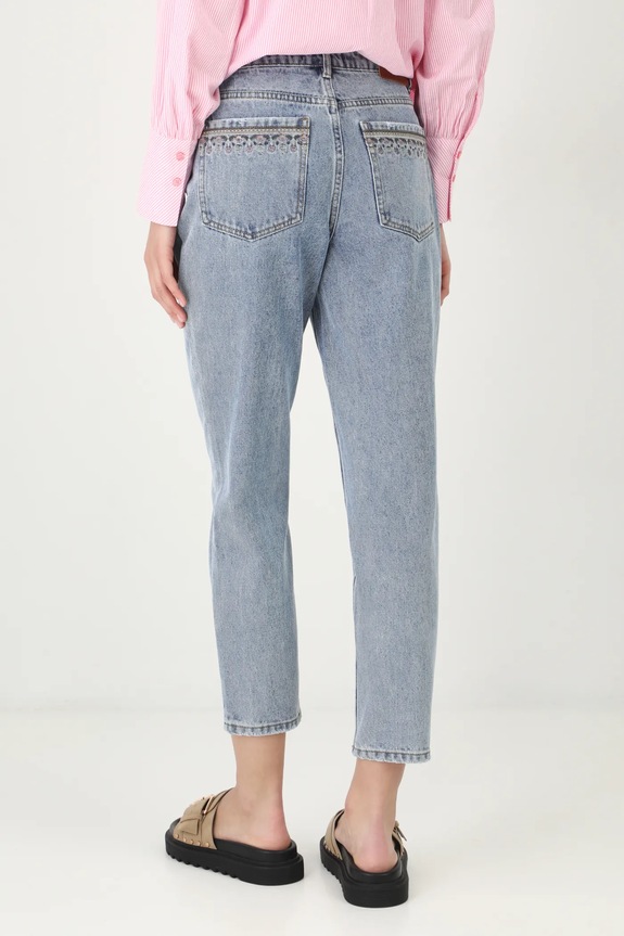 Odzież Jeansy bawełniane damskie mom fit z ozdobnym haftem kolor niebieski RS25-SJD506 niebieski