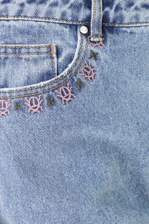 Jeansy bawełniane damskie mom fit z ozdobnym haftem kolor niebieski niebieski RS25-SJD506