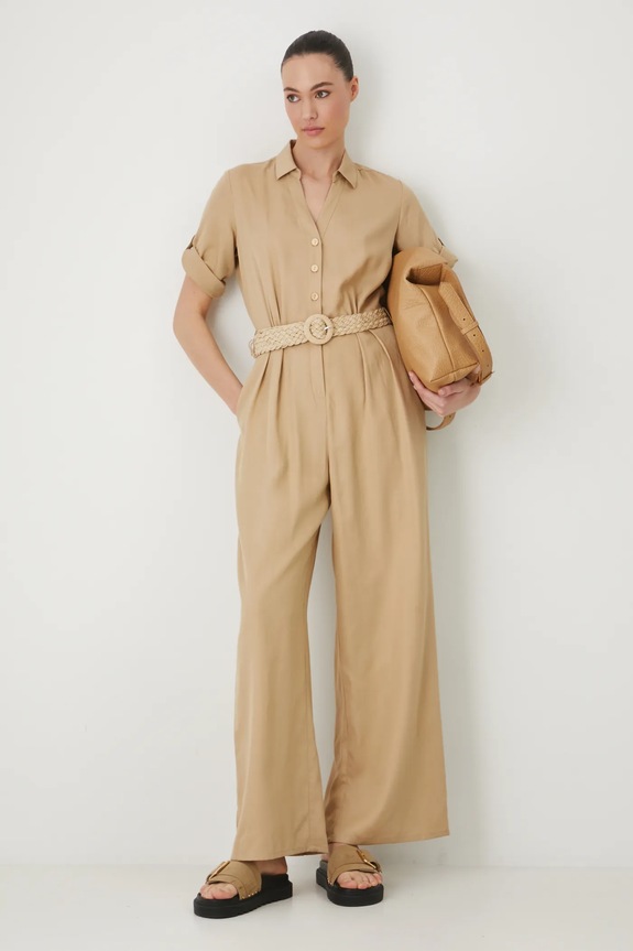 Kombinezon damski z paskiem z lyocellu kolor beżowy tkanina beżowy RS25-SKD801