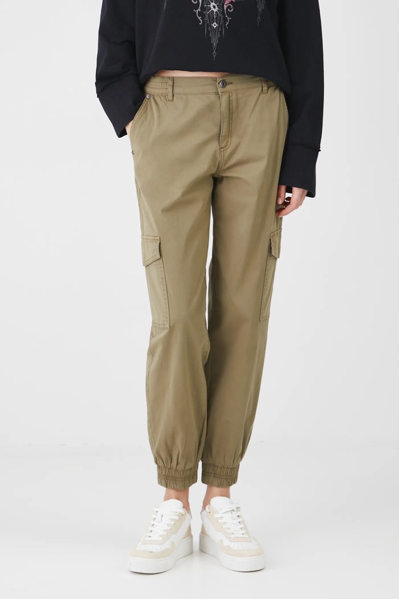 Spodnie damskie jogger z kieszeniami cargo kolor zielony tkanina zielony RS25.SPD041