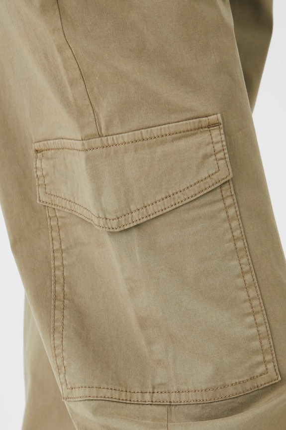 Spodnie damskie jogger z kieszeniami cargo kolor zielony zielony RS25.SPD041