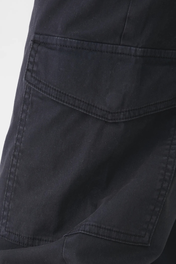 Spodnie damskie jogger z kieszeniami cargo kolor czarny RS25.SPD041 czarny