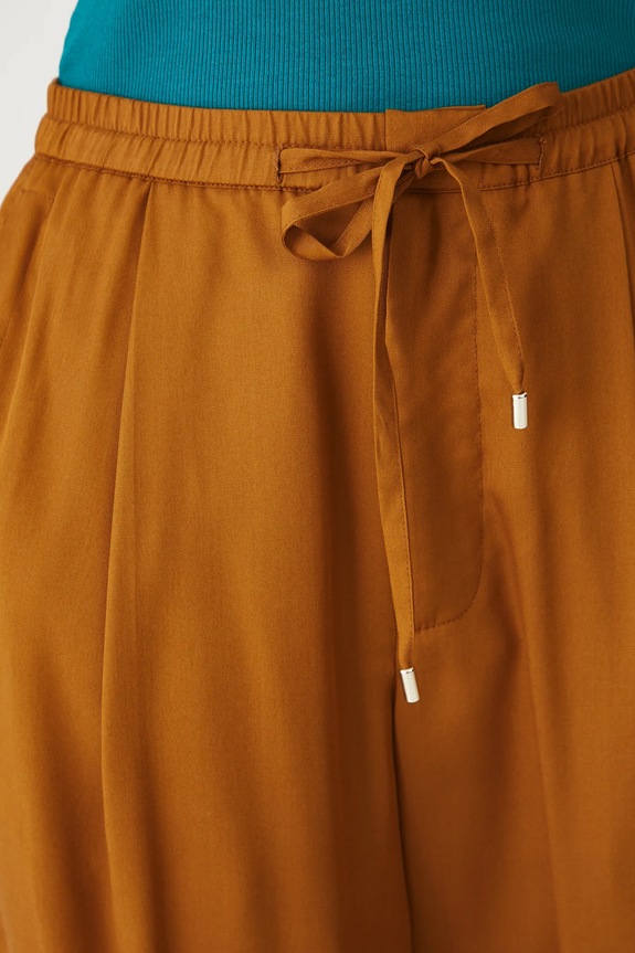 Spodnie damskie slouchy z lyocellu kolor brązowy brązowy RS25-SPDB03