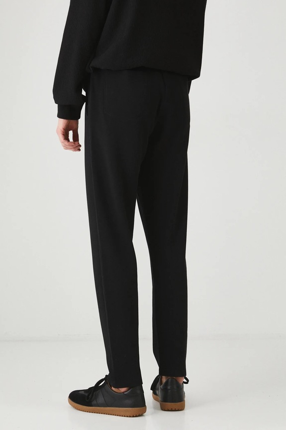 Odzież Spodnie dresowe męskie regular z dzianiny strukturalnej kolor czarny RS25.SPM201 czarny