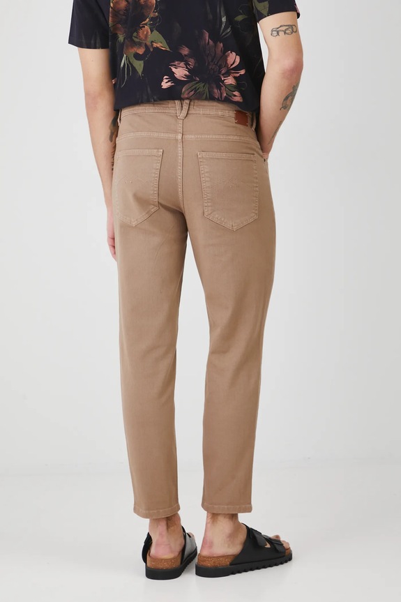 Oblečení Kalhoty pánské carrot se sepraným efektem hnědá barva RS25.SPM505 hnědá