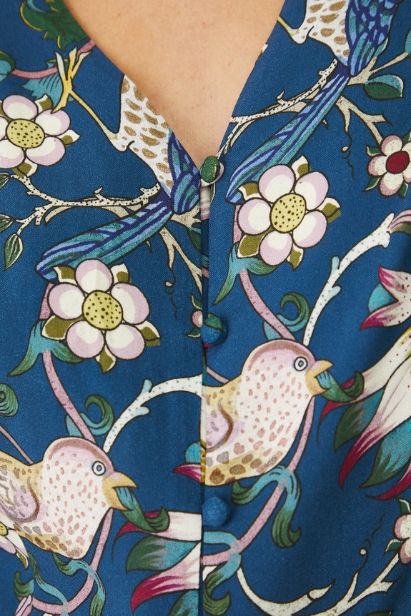 Šaty dámske midi vzorované tmavomodrá farba RS25-SUD030 tmavomodrá