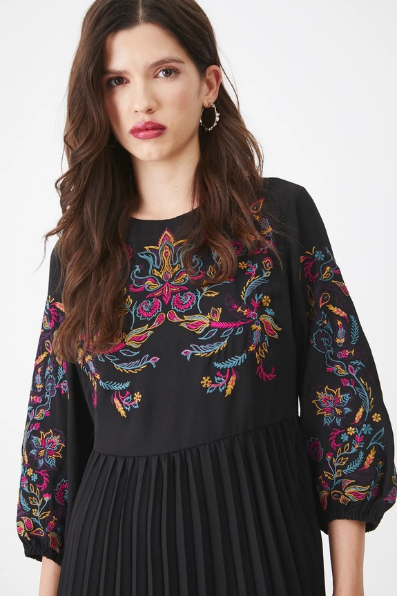 Sukienka damska midi z ozdobnym haftem kolor czarny czarny RS25-SUD105