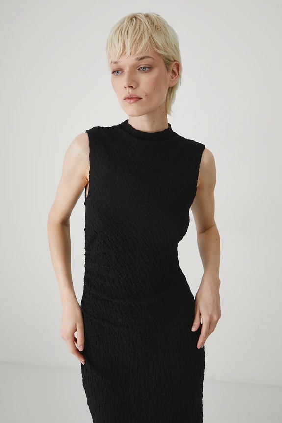 Sukienka damska midi z fakturą kolor czarny czarny RS25-SUD805