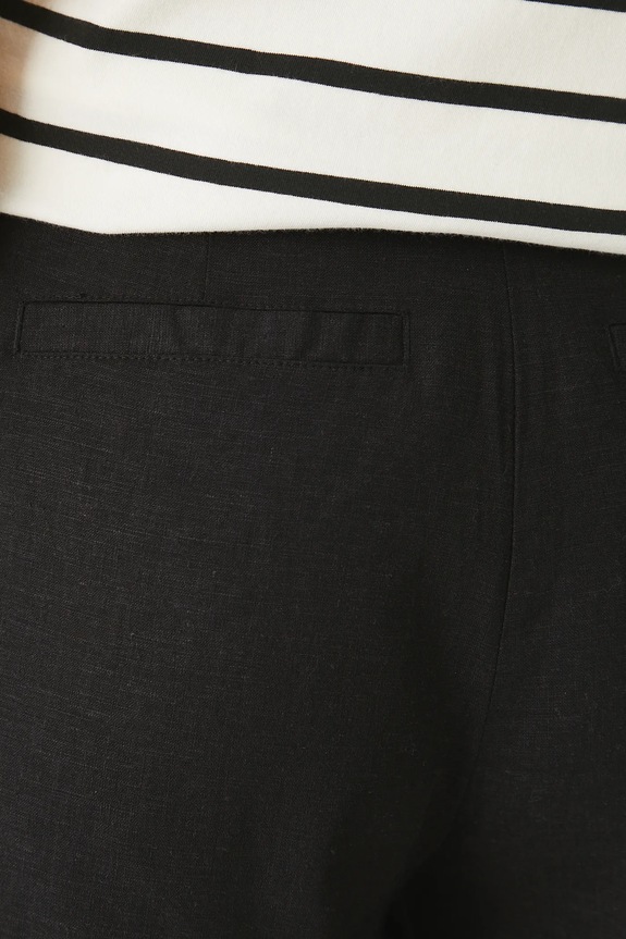 Szorty z lnem damskie z paskiem gładkie kolor czarny czarny RS25-SZD093