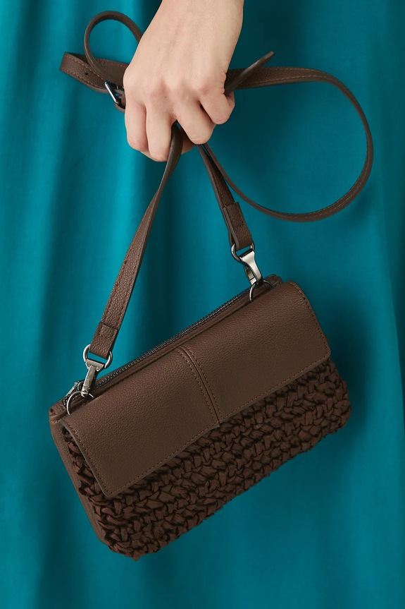 Torebka damska pleciona kolor brązowy mieści A4 brązowy RS25-TOD805