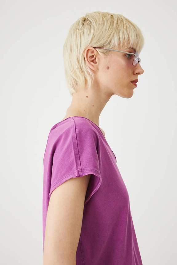 Odzież T-shirt bawełniany damski z efektem sprania kolor fioletowy RS25-TSD0A1 fioletowy