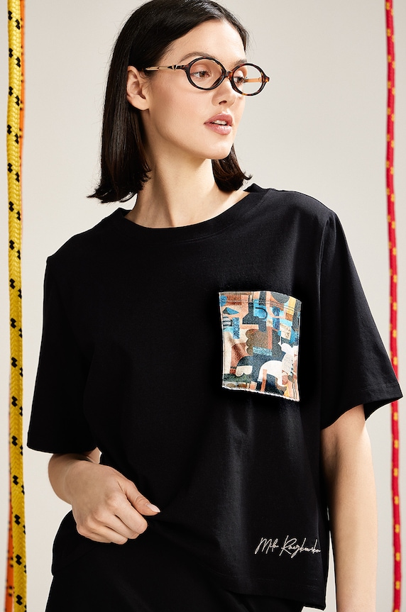T-shirt bawełniany damski z elastanem by Mila Raczkowska, Grafika Polska kolor czarny okrągły czarny RS25-TSD458