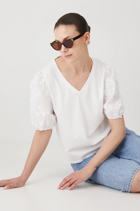 T-shirt bawełniany damski z elastanem z aplikacją kolor biały z elastanem biały RS25-TSD902