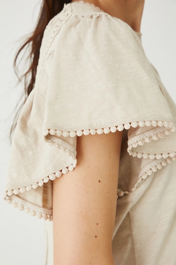 T-shirt bawełniany damski z ozdobną aplikacją kolor beżowy RS25-TSDB19