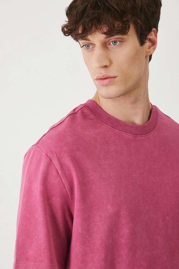 T-shirt bawełniany męski z efektem sprania kolor różowy różowy RS25-TSM092