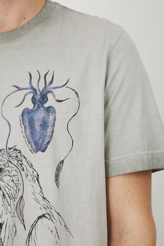 Bavlnené tričko pánske by Justyna Stoszek – Forest Forever, Sense of Values šedá farba RS25-TSM654