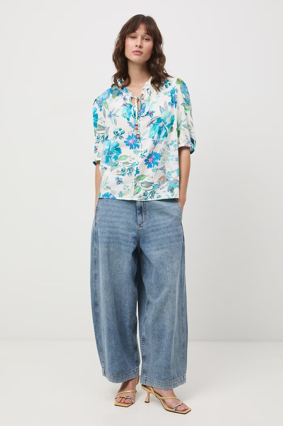 Bluzka damska z wiskozy w kwiaty RS26-BKD070 biały RS26