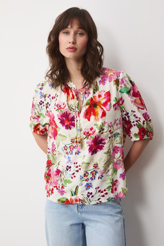 Bluzka damska z wiskozy w kwiaty beżowy RS26-BKD070