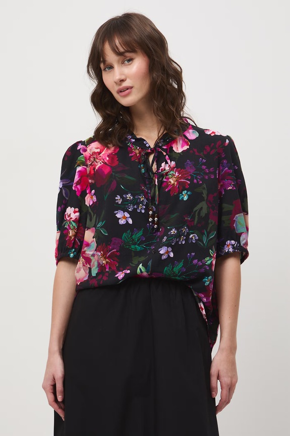 Bluzka damska z wiskozy w kwiaty czarny RS26-BKD070