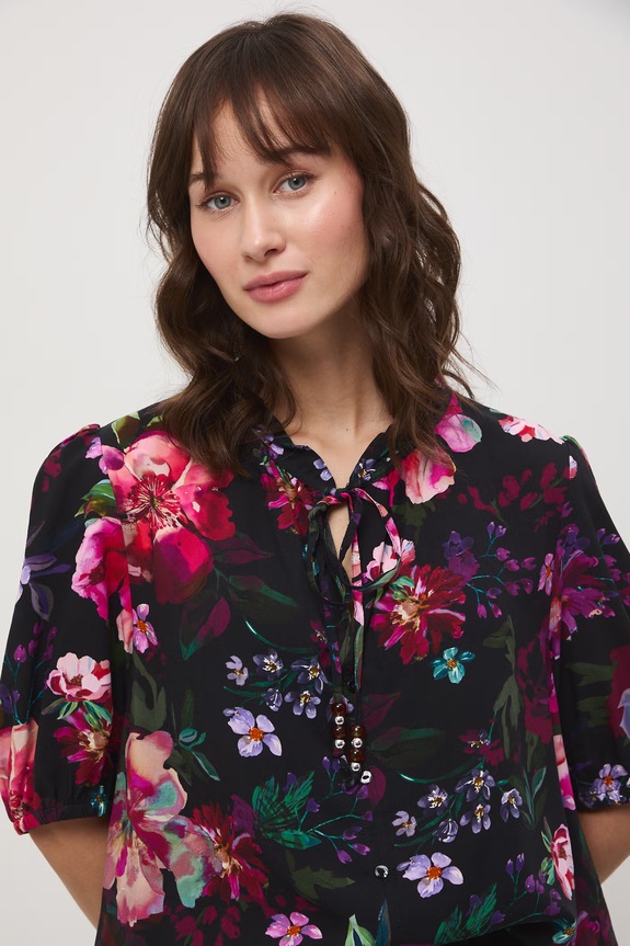 Bluzka damska z wiskozy w kwiaty czarny RS26-BKD070