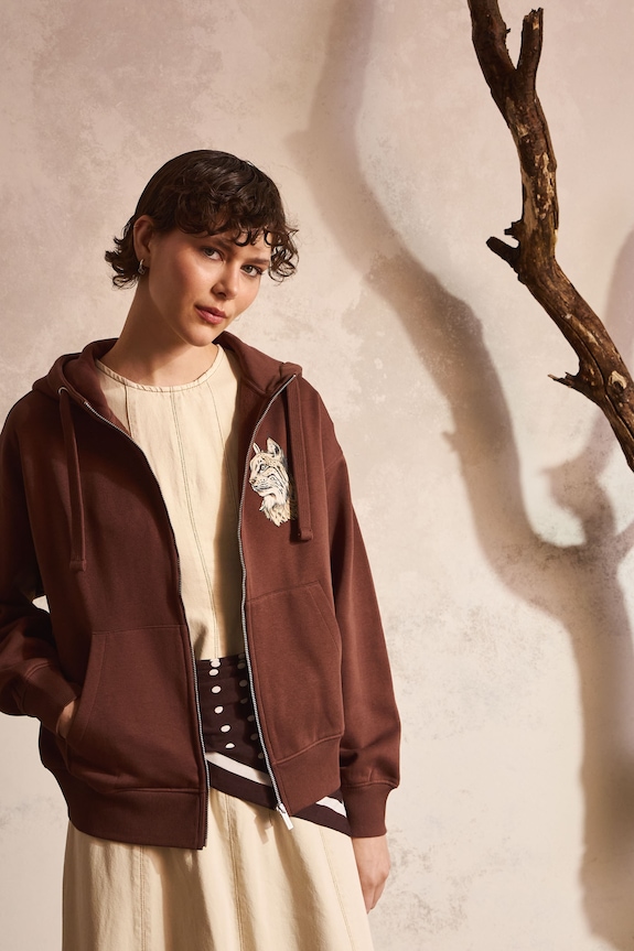 Bluza rozpinana z kapturem damska z kolekcji Bieszczadzki Park Narodowy x Medicine brązowy RS26-BLD850