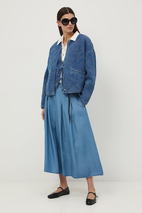 Bavlněná džínová bunda dámská s ozdobnými výšivkami bez kapuce modrá RS26-KUD305