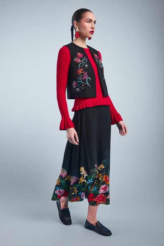Spódnica damska maxi z wiskozy w kwiaty rozkloszowany czarny RS26-SDD427