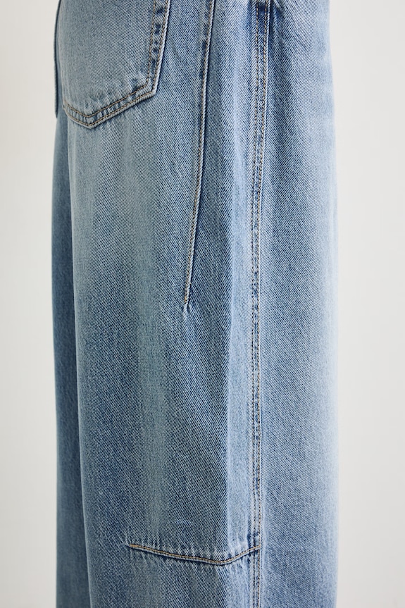 Jeansy slouchy damskie z efektem sprania niebieski RS26-SJD901