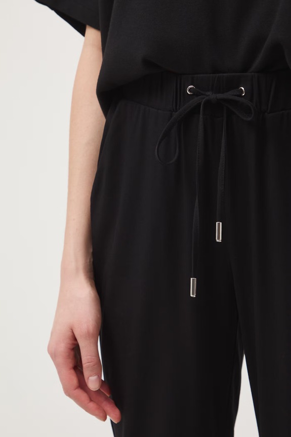 Spodnie chinos damskie z wiskozy z dodatkiem elastanu czarny RS26-SPD060
