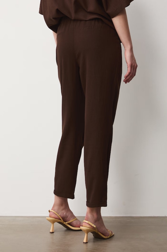 Odzież Spodnie chinos damskie z lnem RS26-SPD702 brązowy