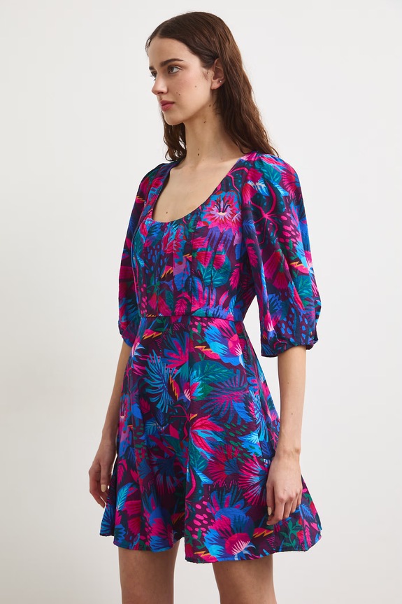 Sukienka rozkloszowana z wiskozą z motywem roślinnym multicolor RS26-SUD092