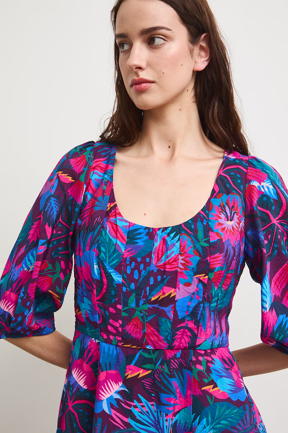 Sukienka rozkloszowana z wiskozą z motywem roślinnym multicolor RS26-SUD092